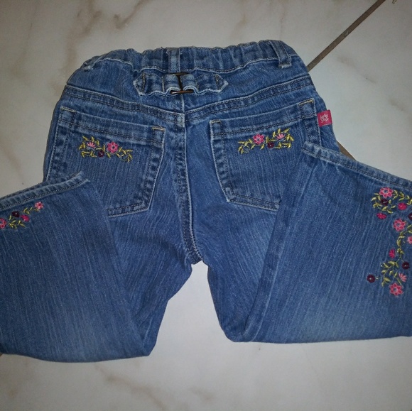 Adorable Gap Jeans with Floral embroidery! - Picture 4 of 8